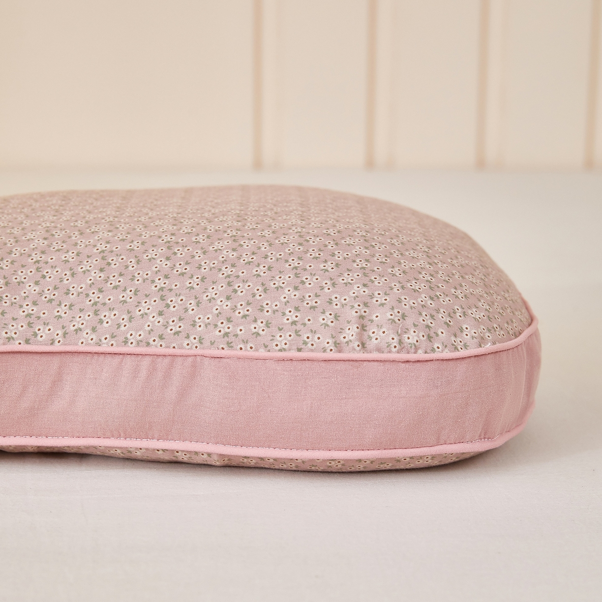 91家纺网 家纺一手货源 找家纺 梦叶草 2026新款全棉碎花猫耳荞麦枕 全棉碎花猫耳荞麦枕-粉色