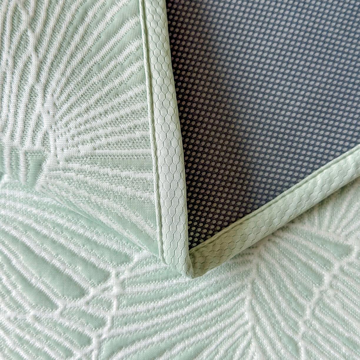 91家纺网 家纺一手货源 找家纺 绒艺席业 2026年新款立体浮雕工艺正宗凉感豆豆席凉席席子-床裙款 豆豆银杏叶-绿色