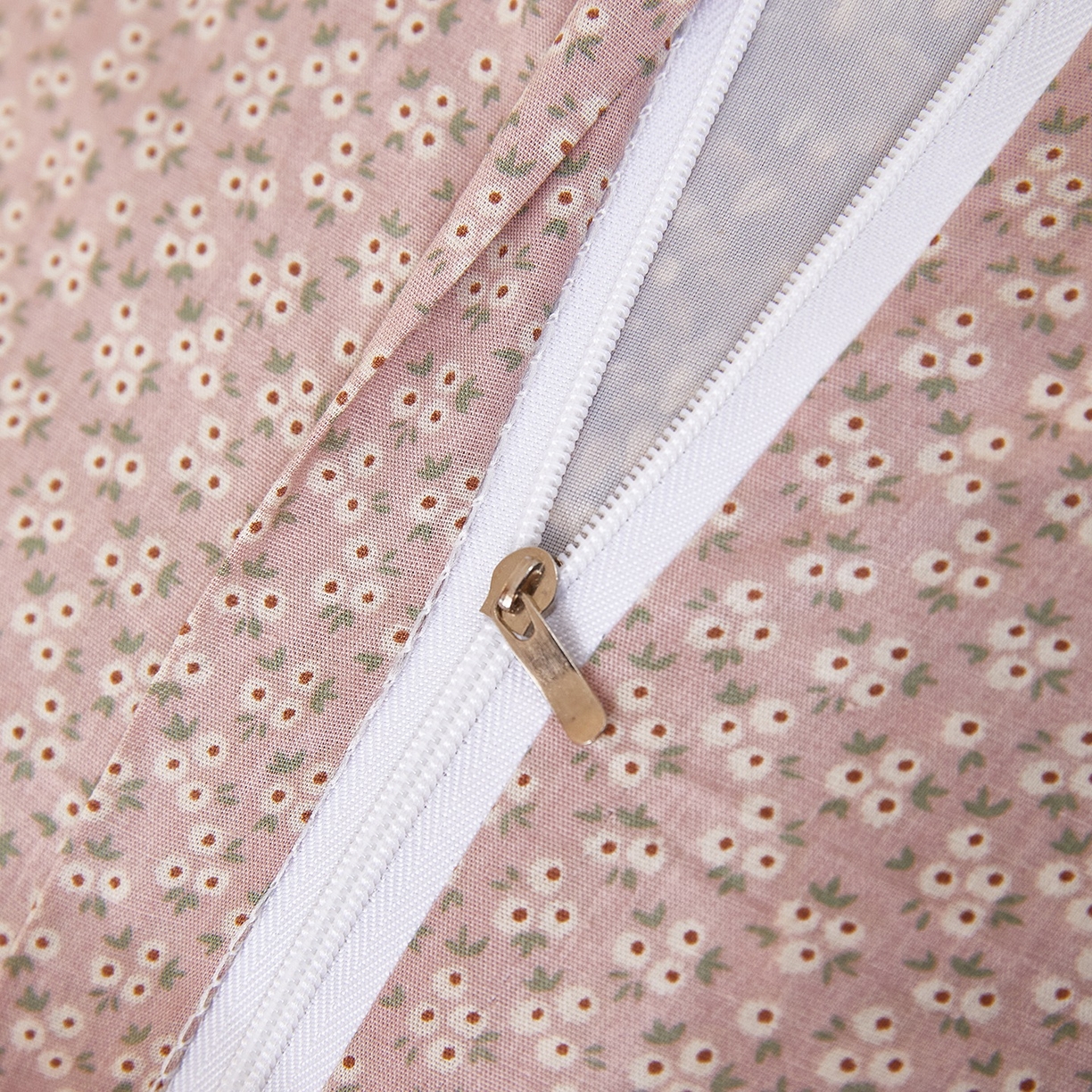 91家纺网 家纺一手货源 找家纺 梦叶草 2026新款全棉碎花猫耳荞麦枕 全棉碎花猫耳荞麦枕-粉色