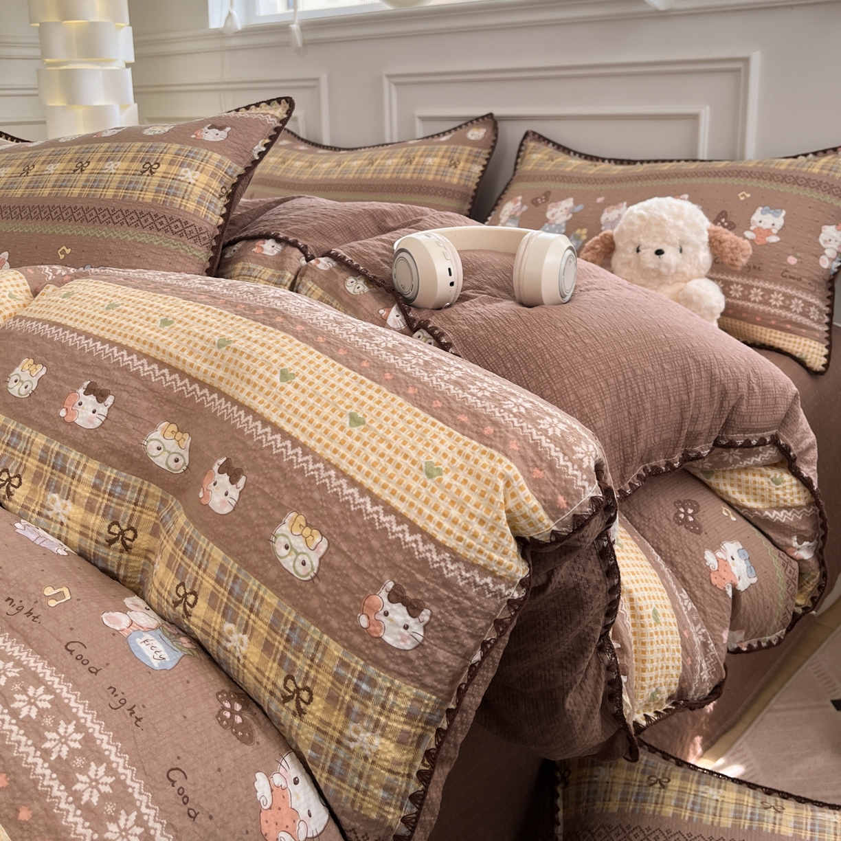 91家纺网 家纺一手货源 找家纺 慕澄家纺 2026新款小清新印花泡芙纱贝壳边四件套 椰棕猫软糖