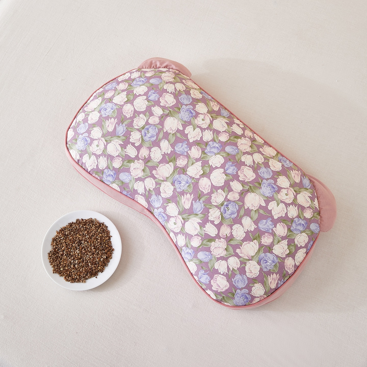 91家纺网 家纺一手货源 找家纺 梦叶草 2026新款全棉碎花猫耳荞麦枕 全棉碎花猫耳荞麦枕-花海