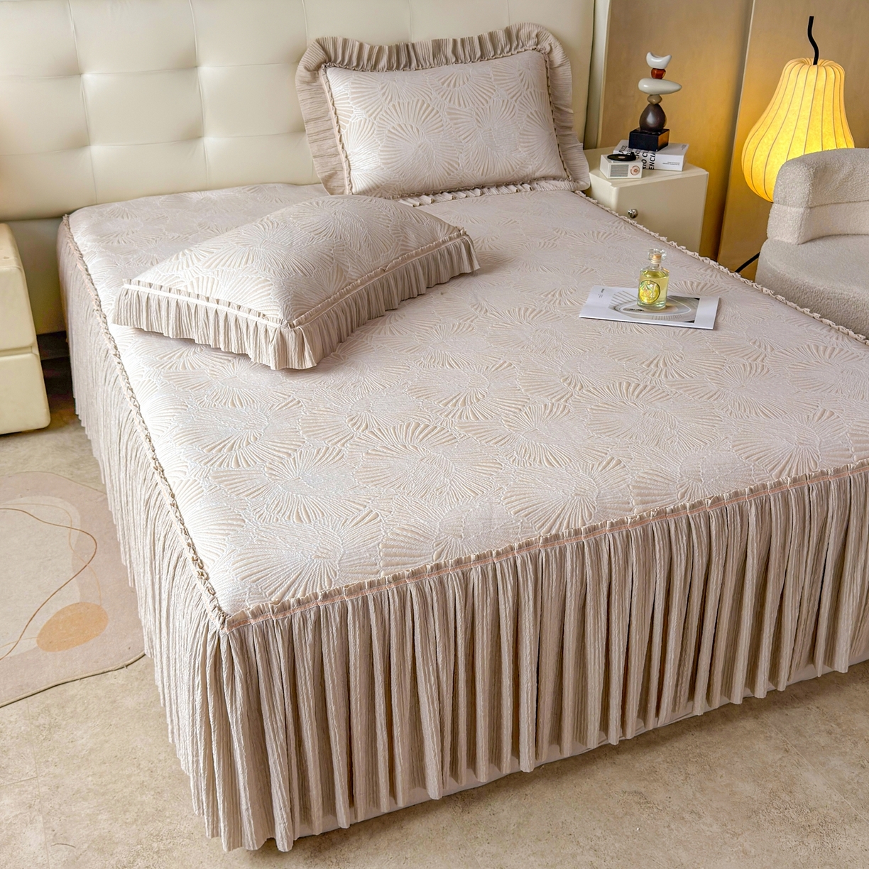 91家纺网 家纺一手货源 找家纺 绒艺席业 2026年新款立体浮雕工艺正宗凉感豆豆席凉席席子-床裙款 豆豆银杏叶-香槟