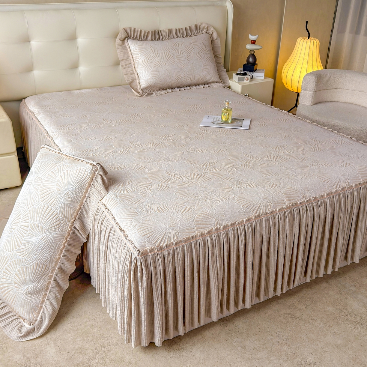 91家纺网 家纺一手货源 找家纺 绒艺席业 2026年新款立体浮雕工艺正宗凉感豆豆席凉席席子-床裙款 豆豆银杏叶-香槟