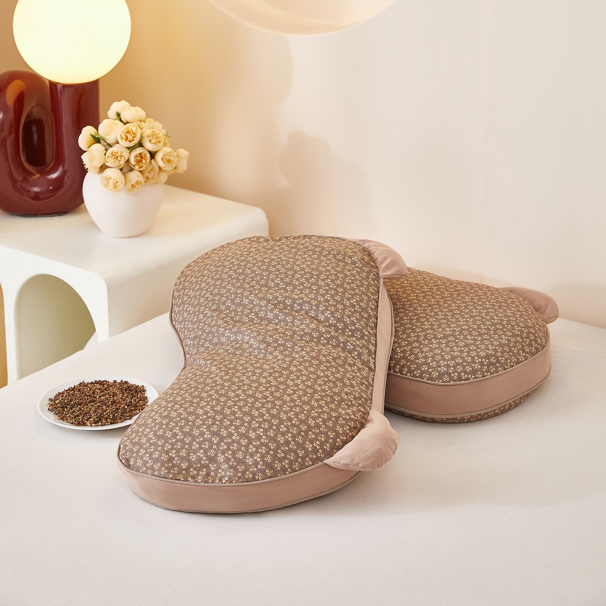 91家纺网 家纺一手货源 找家纺 梦叶草 2026新款全棉碎花猫耳荞麦枕 全棉碎花猫耳荞麦枕-咖色