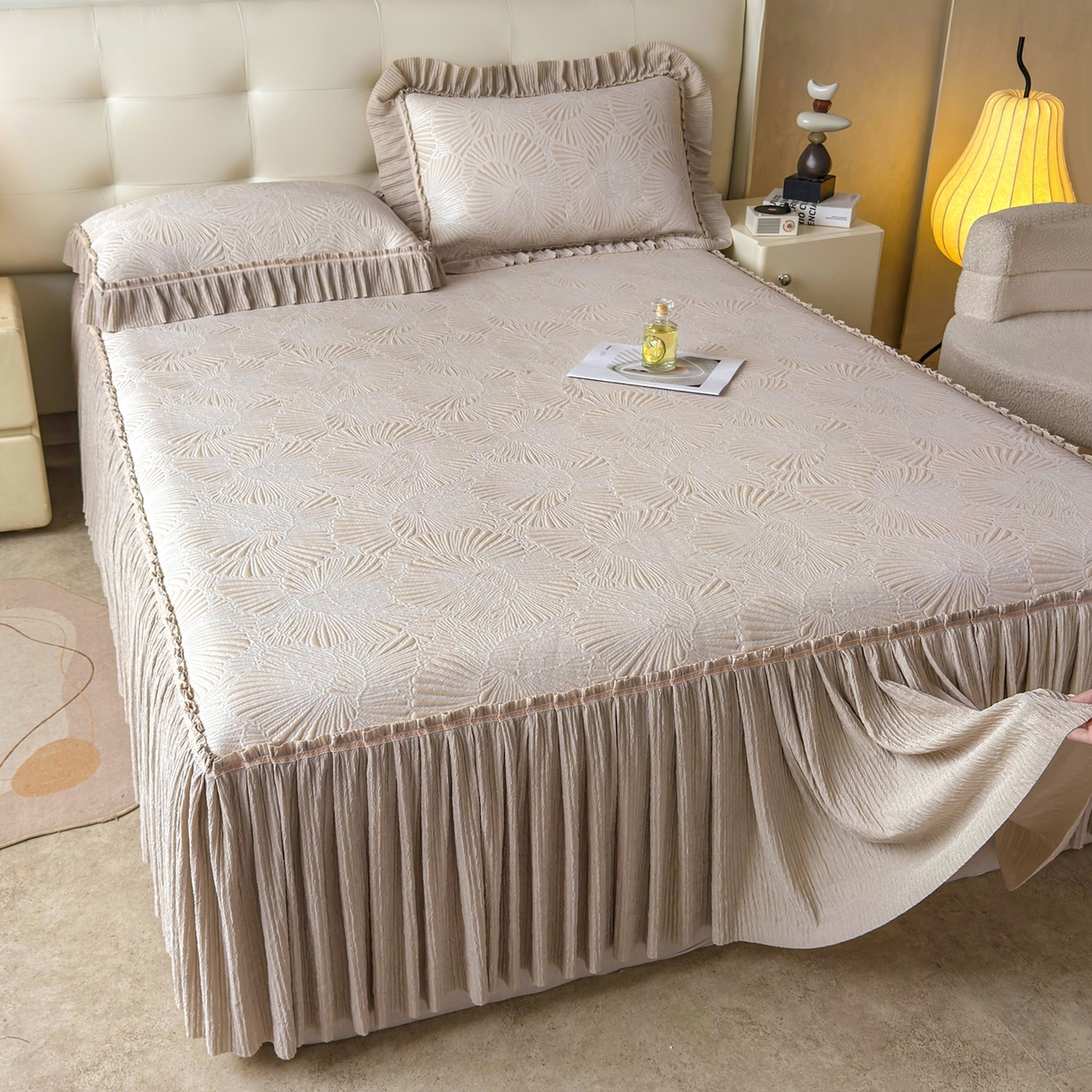 91家纺网 家纺一手货源 找家纺 绒艺席业 2026年新款立体浮雕工艺正宗凉感豆豆席凉席席子-床裙款 豆豆银杏叶-香槟