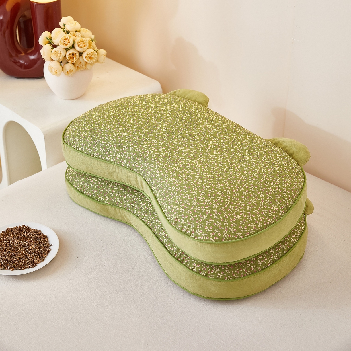 91家纺网 家纺一手货源 找家纺 梦叶草 2026新款全棉碎花猫耳荞麦枕 全棉碎花猫耳荞麦枕-绿色