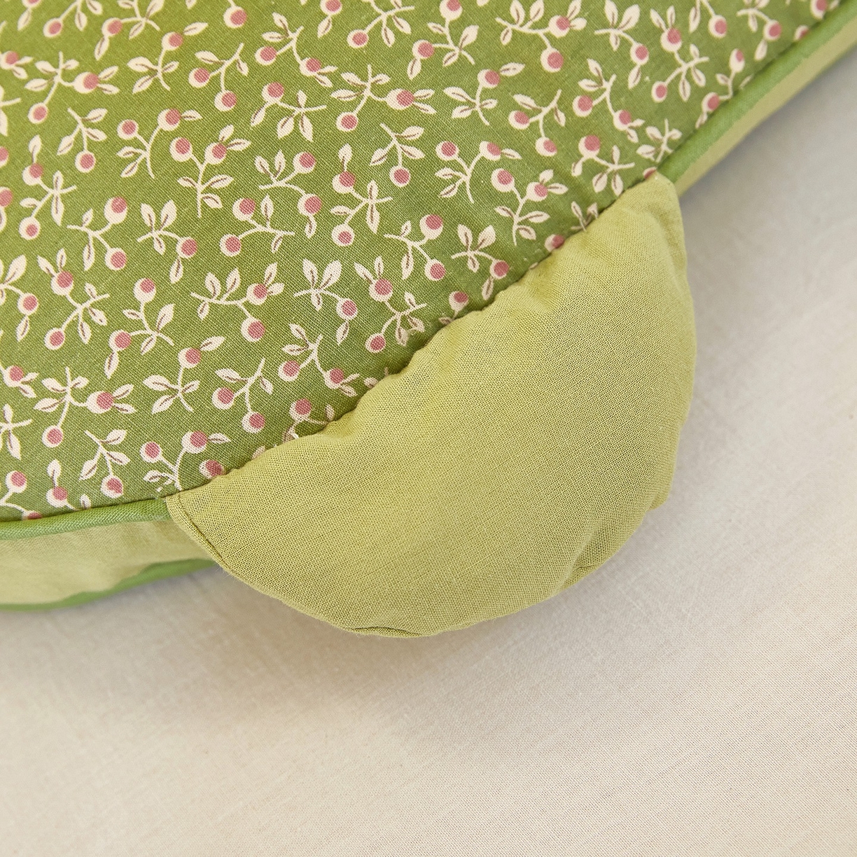 91家纺网 家纺一手货源 找家纺 梦叶草 2026新款全棉碎花猫耳荞麦枕 全棉碎花猫耳荞麦枕-绿色