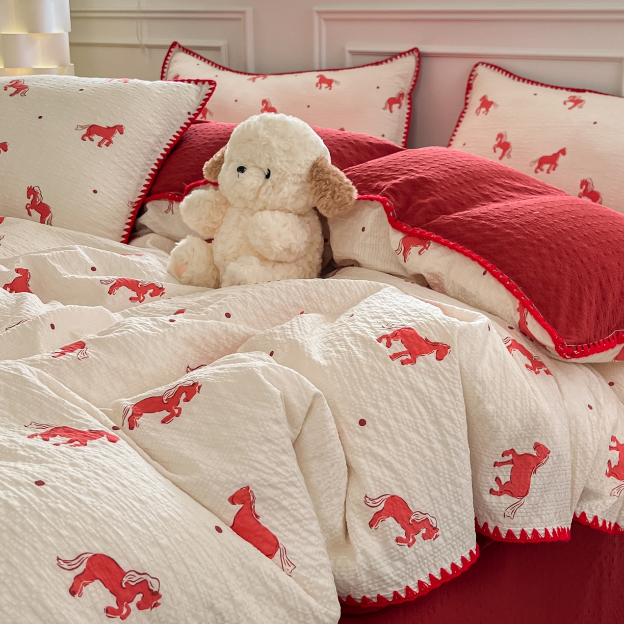 91家纺网 家纺一手货源 找家纺 慕澄家纺 2026新款小清新印花泡芙纱贝壳边四件套 红马星野