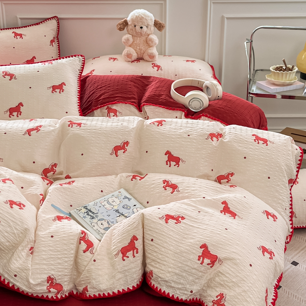 91家纺网 家纺一手货源 找家纺 慕澄家纺 2026新款小清新印花泡芙纱贝壳边四件套 红马星野