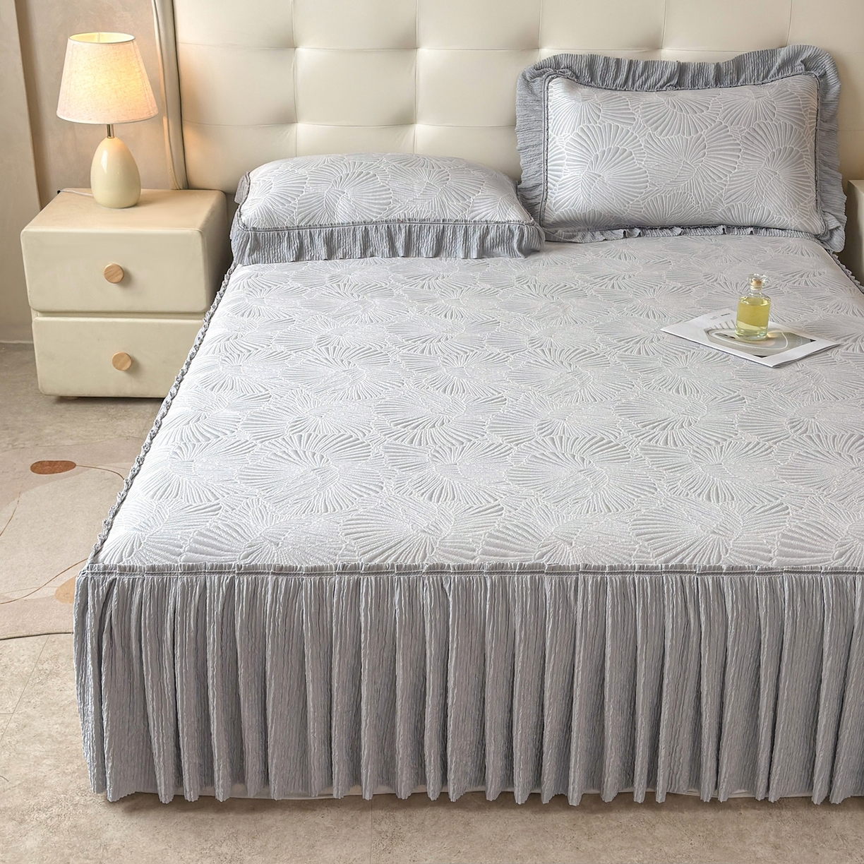 91家纺网 家纺一手货源 找家纺 绒艺席业 2026年新款立体浮雕工艺正宗凉感豆豆席凉席席子-床裙款 豆豆银杏叶-灰色