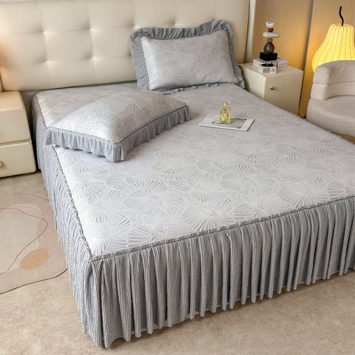 91家纺网 家纺一手货源 找家纺 绒艺席业 2026年新款立体浮雕工艺正宗凉感豆豆席凉席席子-床裙款 豆豆银杏叶-灰色