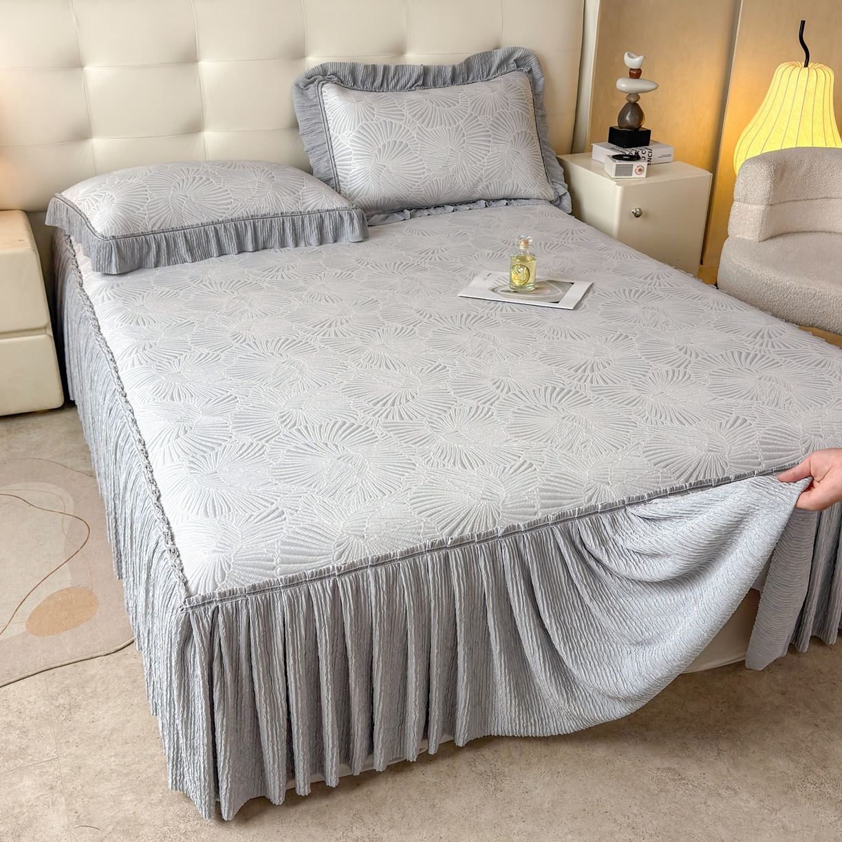 91家纺网 家纺一手货源 找家纺 绒艺席业 2026年新款立体浮雕工艺正宗凉感豆豆席凉席席子-床裙款 豆豆银杏叶-灰色