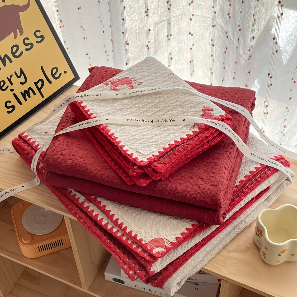 91家纺网 家纺一手货源 找家纺 慕澄家纺 2026新款小清新印花泡芙纱贝壳边四件套 红马星野