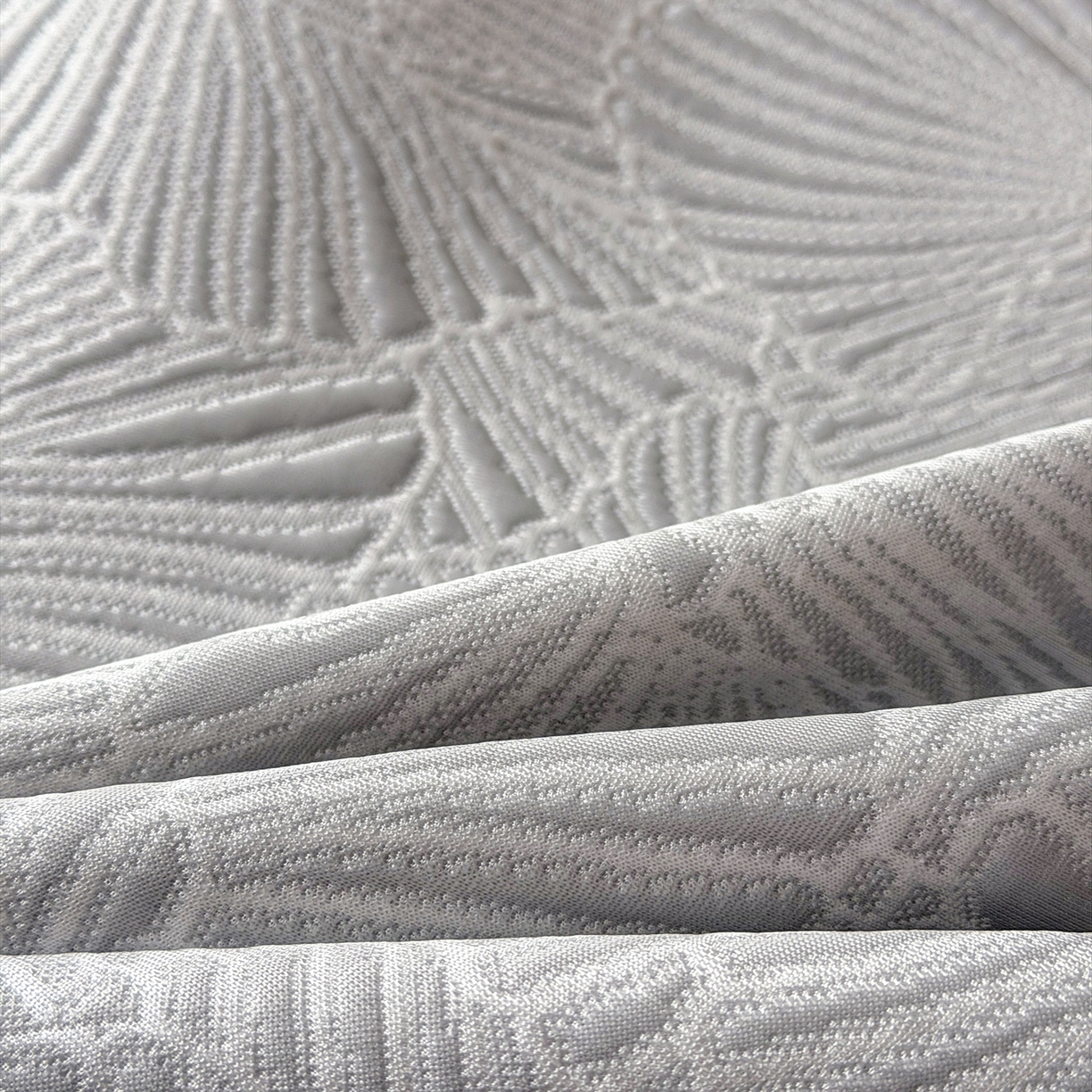 91家纺网 家纺一手货源 找家纺 绒艺席业 2026年新款立体浮雕工艺正宗凉感豆豆席凉席席子-床裙款 豆豆银杏叶-灰色