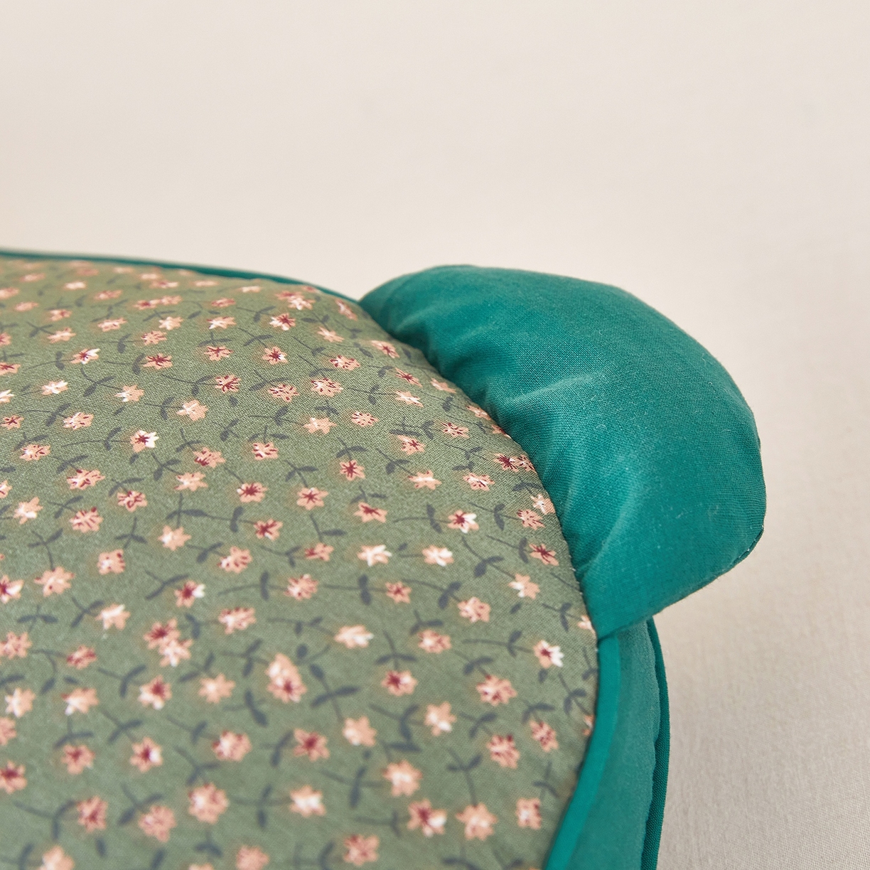 91家纺网 家纺一手货源 找家纺 梦叶草 2026新款全棉碎花猫耳荞麦枕 全棉碎花猫耳荞麦枕-深蓝