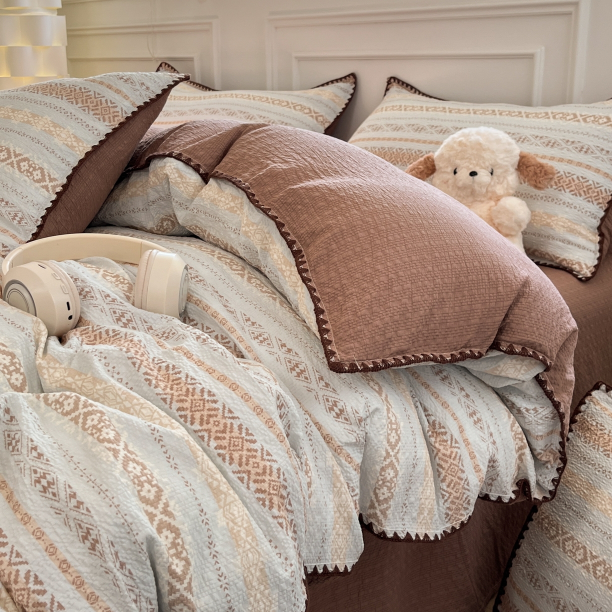 91家纺网 家纺一手货源 找家纺 慕澄家纺 2026新款小清新印花泡芙纱贝壳边四件套 焦糖海盐