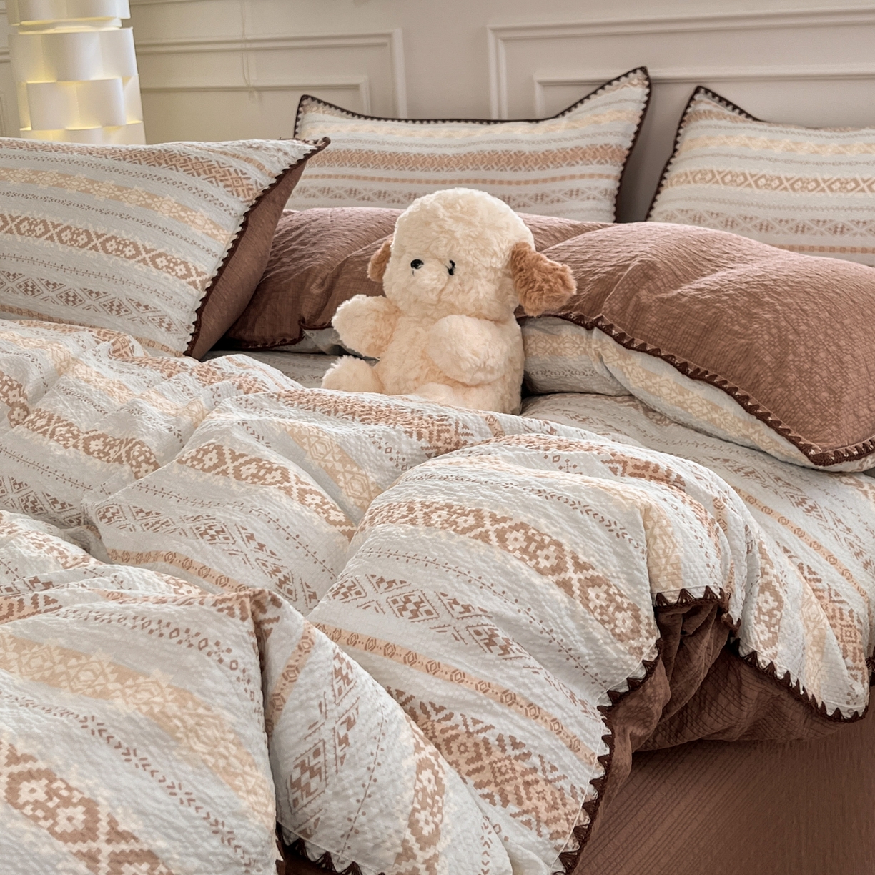 91家纺网 家纺一手货源 找家纺 慕澄家纺 2026新款小清新印花泡芙纱贝壳边四件套 焦糖海盐