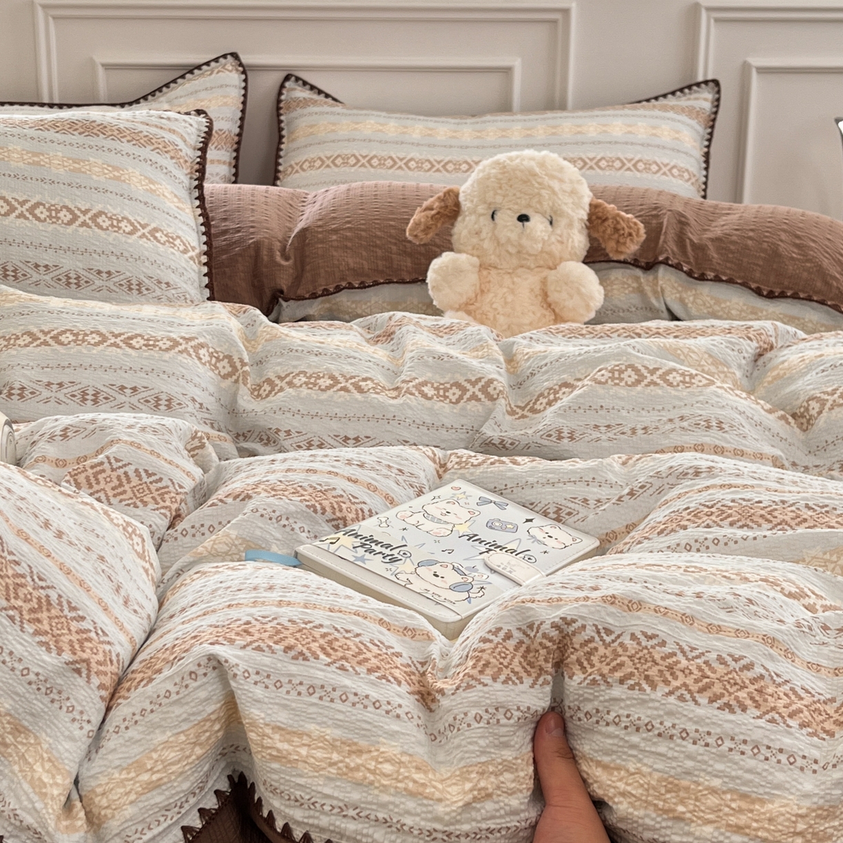 91家纺网 家纺一手货源 找家纺 慕澄家纺 2026新款小清新印花泡芙纱贝壳边四件套 焦糖海盐