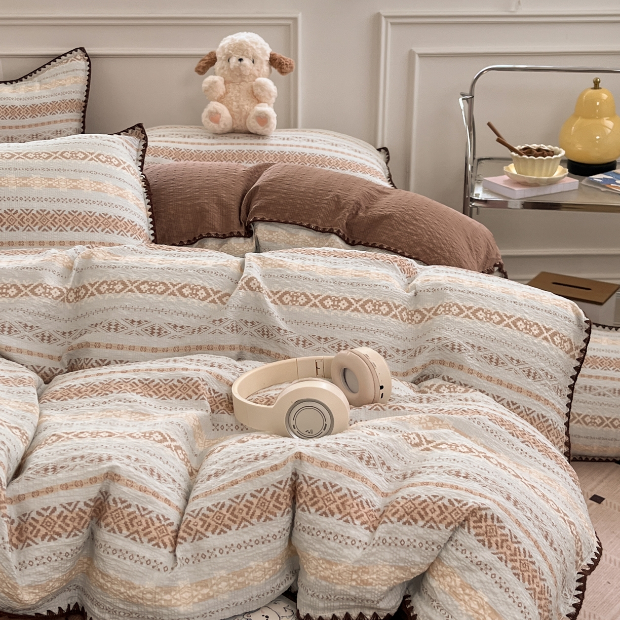 91家纺网 家纺一手货源 找家纺 慕澄家纺 2026新款小清新印花泡芙纱贝壳边四件套 焦糖海盐