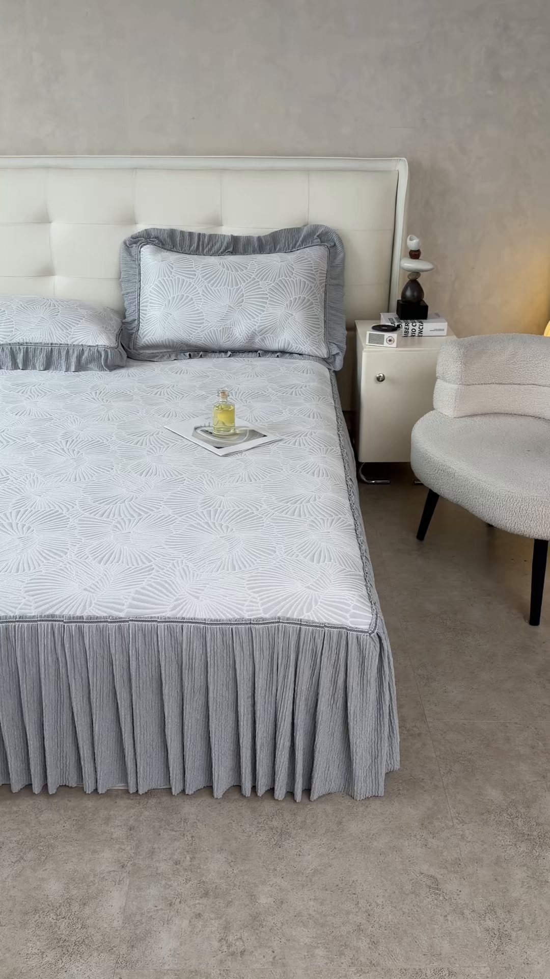 91家纺网 家纺一手货源 找家纺 绒艺席业 2026年新款立体浮雕工艺正宗凉感豆豆席凉席席子-床裙款 豆豆银杏叶-灰色