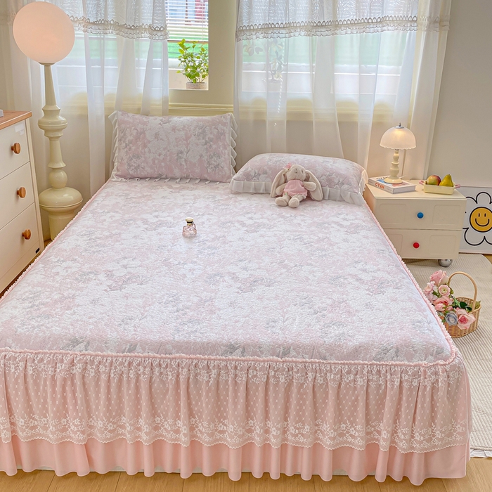 91家纺网 家纺一手货源 找家纺 伊人坊 2026新款A类550克凉感提花值过0.21冰豆豆家用凉席子三件套夏季-床裙款 繁花-粉