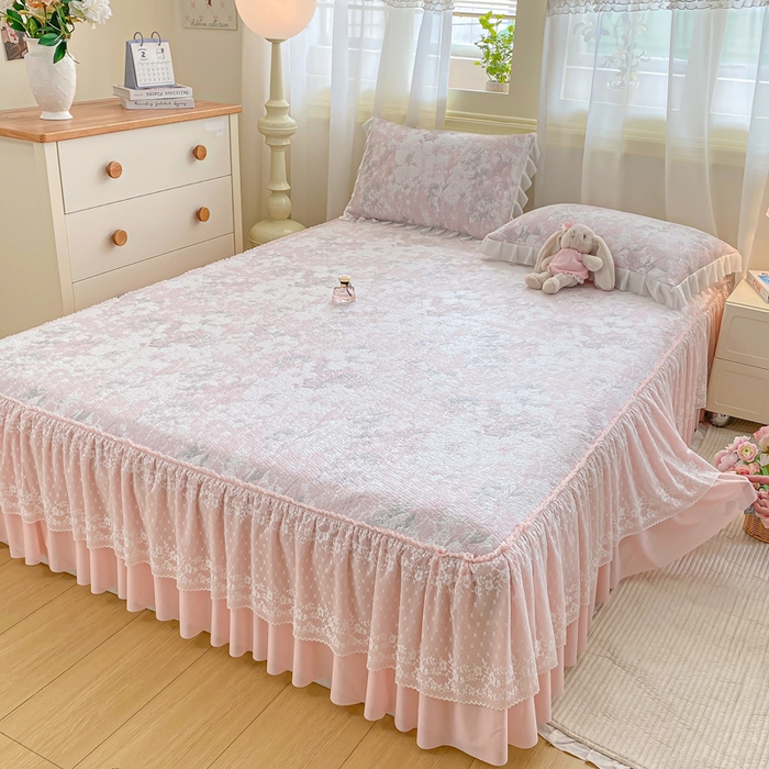 91家纺网 家纺一手货源 找家纺 伊人坊 2026新款A类550克凉感提花值过0.21冰豆豆家用凉席子三件套夏季-床裙款 繁花-粉