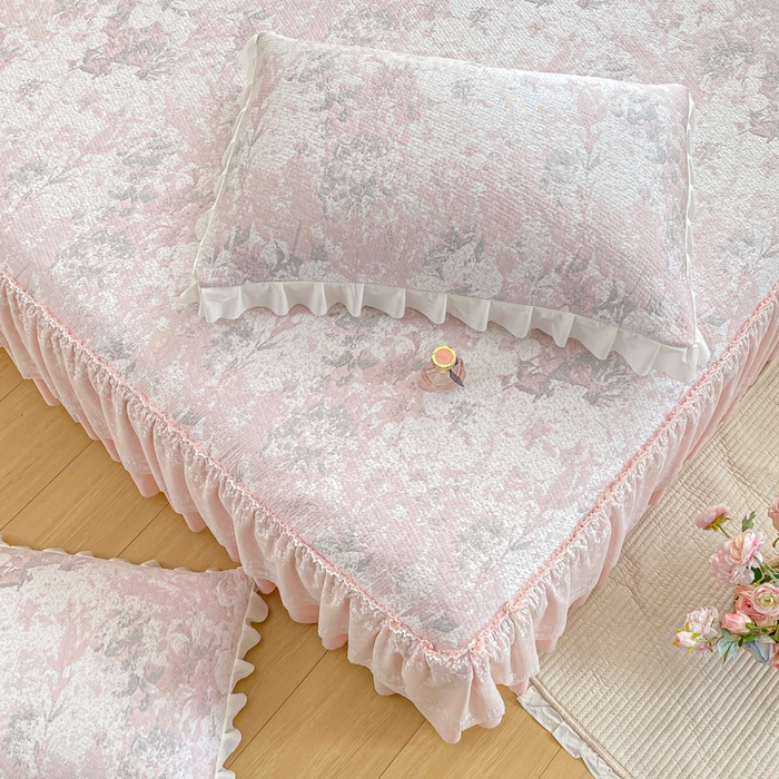 91家纺网 家纺一手货源 找家纺 伊人坊 2026新款A类550克凉感提花值过0.21冰豆豆家用凉席子三件套夏季-床裙款 繁花-粉