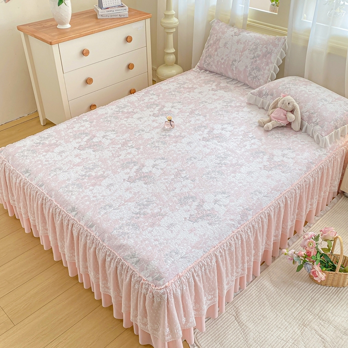 91家纺网 家纺一手货源 找家纺 伊人坊 2026新款A类550克凉感提花值过0.21冰豆豆家用凉席子三件套夏季-床裙款 繁花-粉