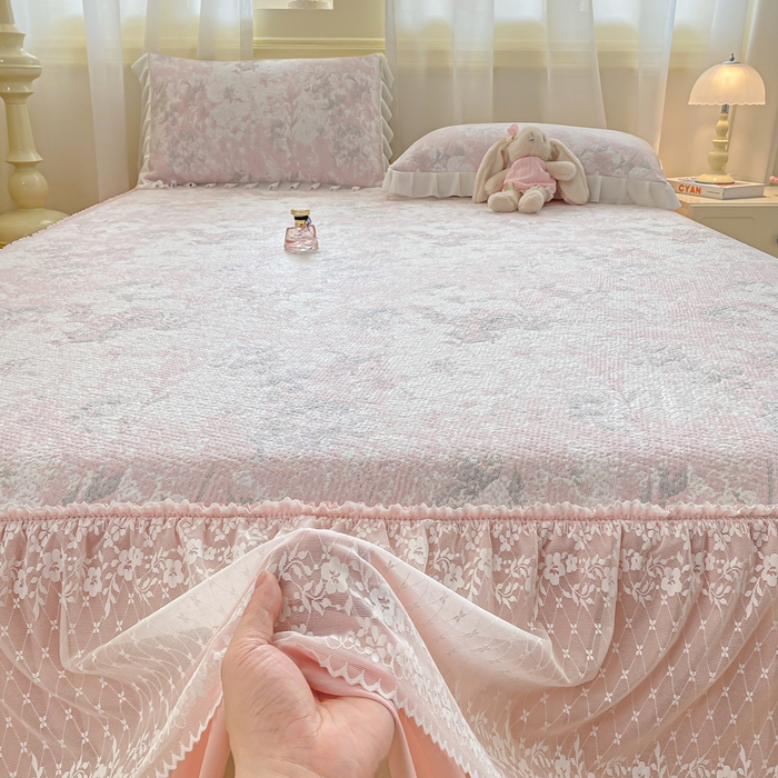 91家纺网 家纺一手货源 找家纺 伊人坊 2026新款A类550克凉感提花值过0.21冰豆豆家用凉席子三件套夏季-床裙款 繁花-粉