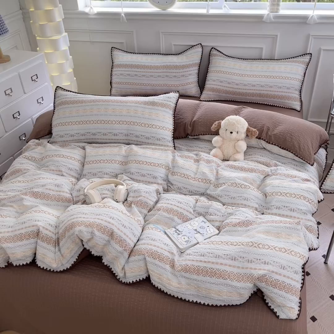 91家纺网 家纺一手货源 找家纺 慕澄家纺 2026新款小清新印花泡芙纱贝壳边四件套 焦糖海盐