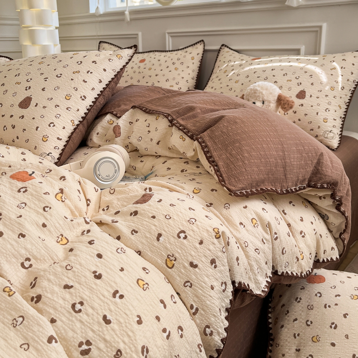 91家纺网 家纺一手货源 找家纺 慕澄家纺 2026新款小清新印花泡芙纱贝壳边四件套 栗栗南瓜派