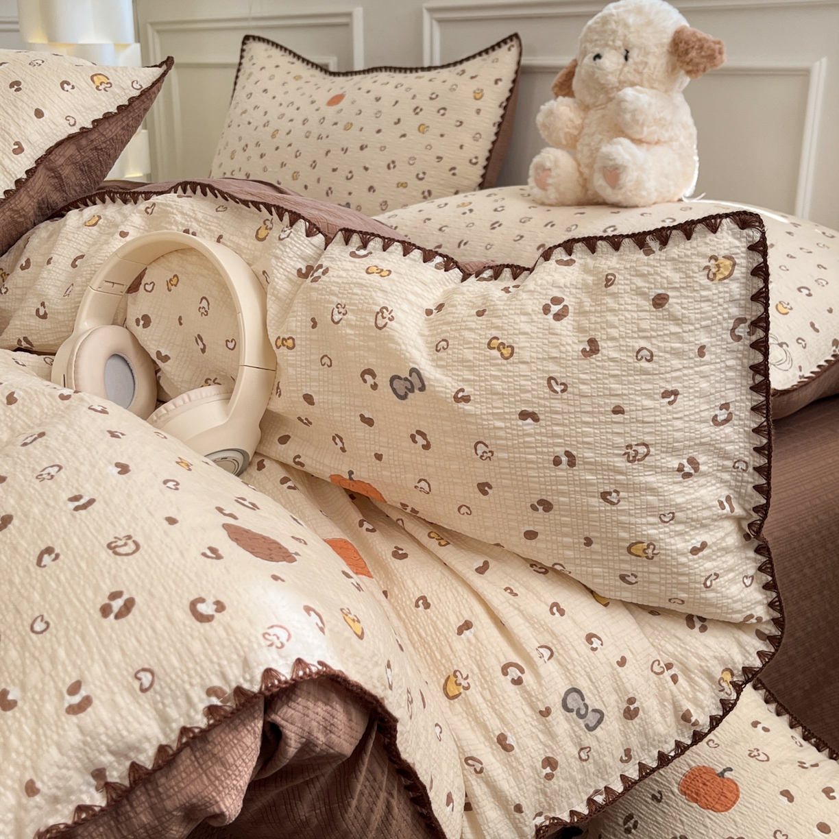 91家纺网 家纺一手货源 找家纺 慕澄家纺 2026新款小清新印花泡芙纱贝壳边四件套 栗栗南瓜派