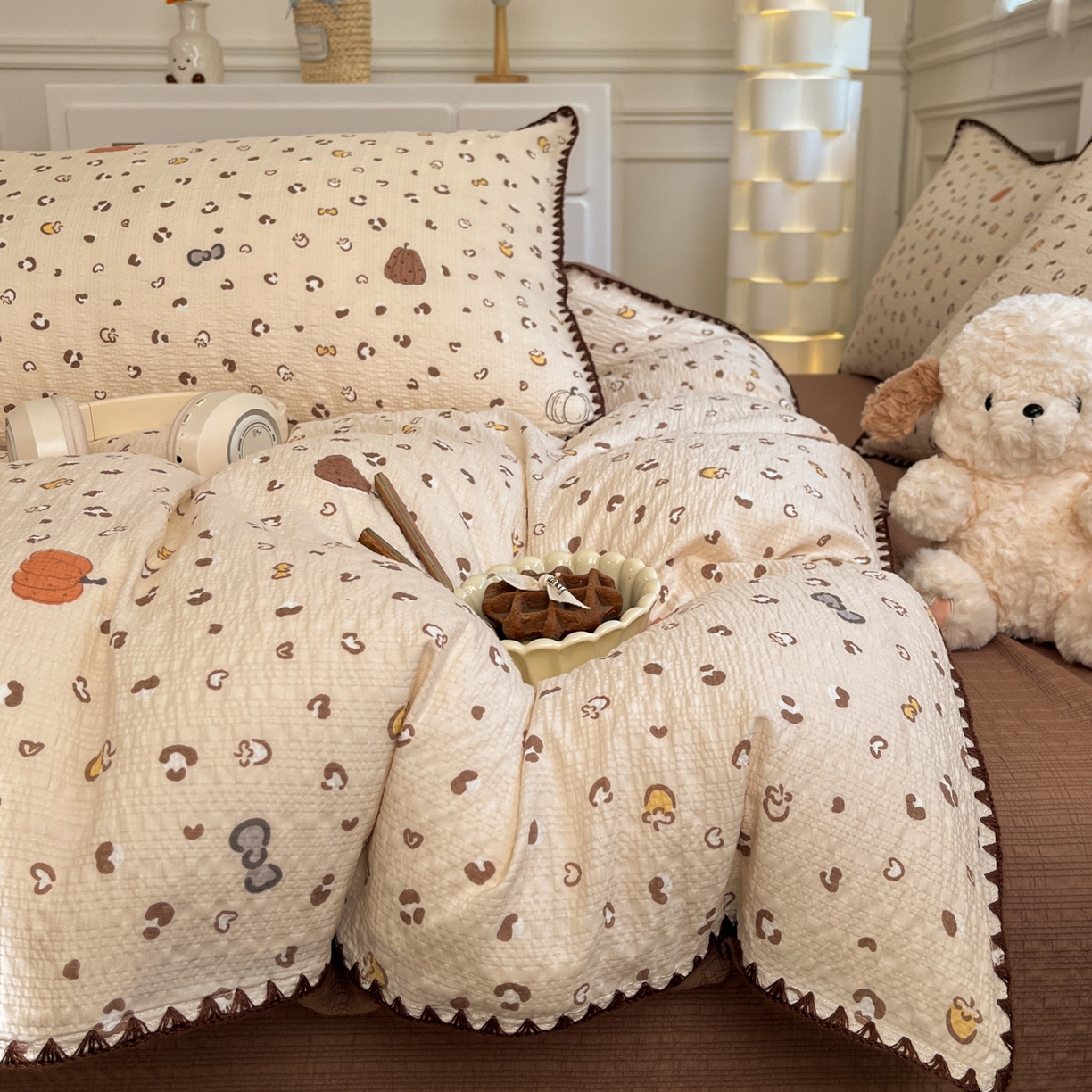 91家纺网 家纺一手货源 找家纺 慕澄家纺 2026新款小清新印花泡芙纱贝壳边四件套 栗栗南瓜派