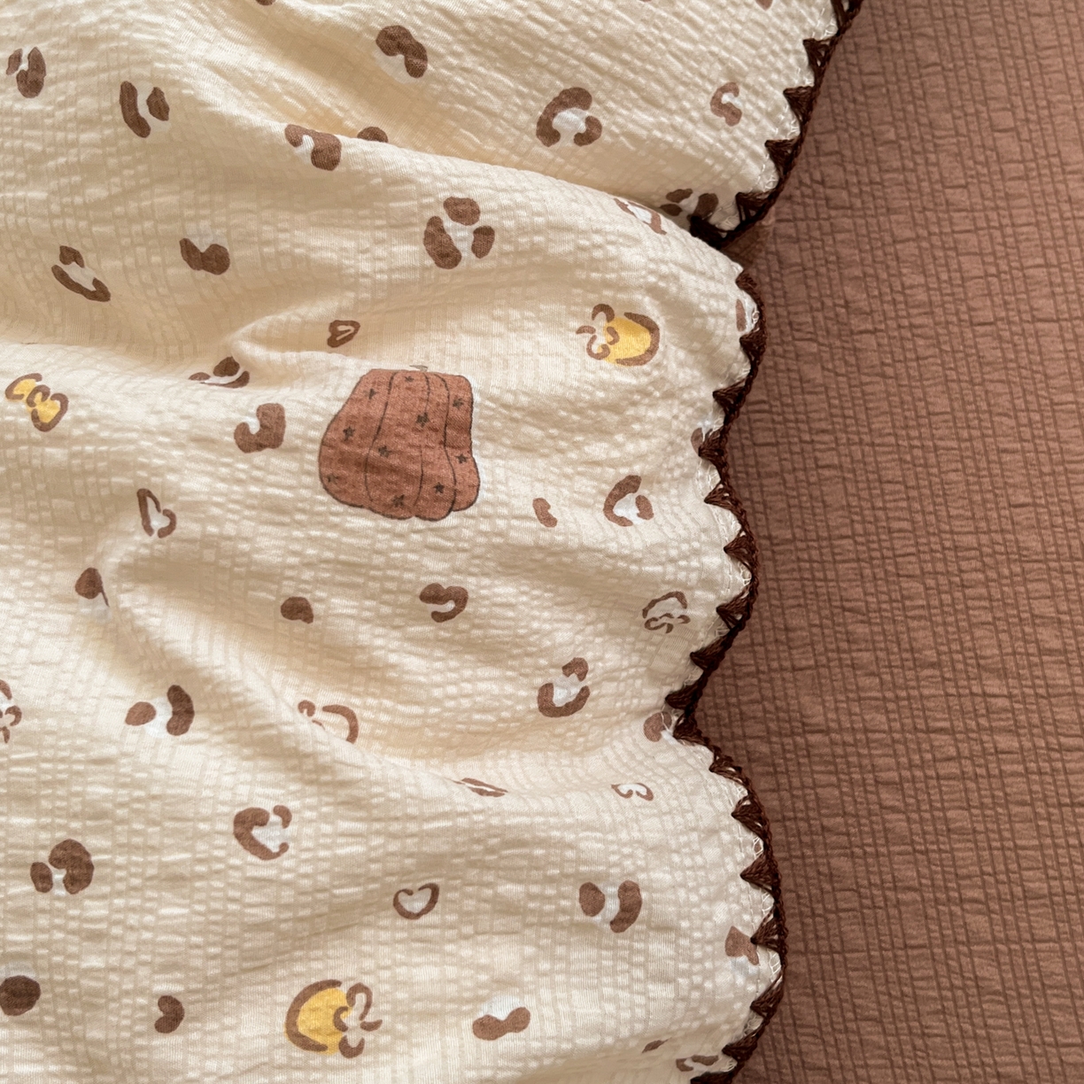 91家纺网 家纺一手货源 找家纺 慕澄家纺 2026新款小清新印花泡芙纱贝壳边四件套 栗栗南瓜派