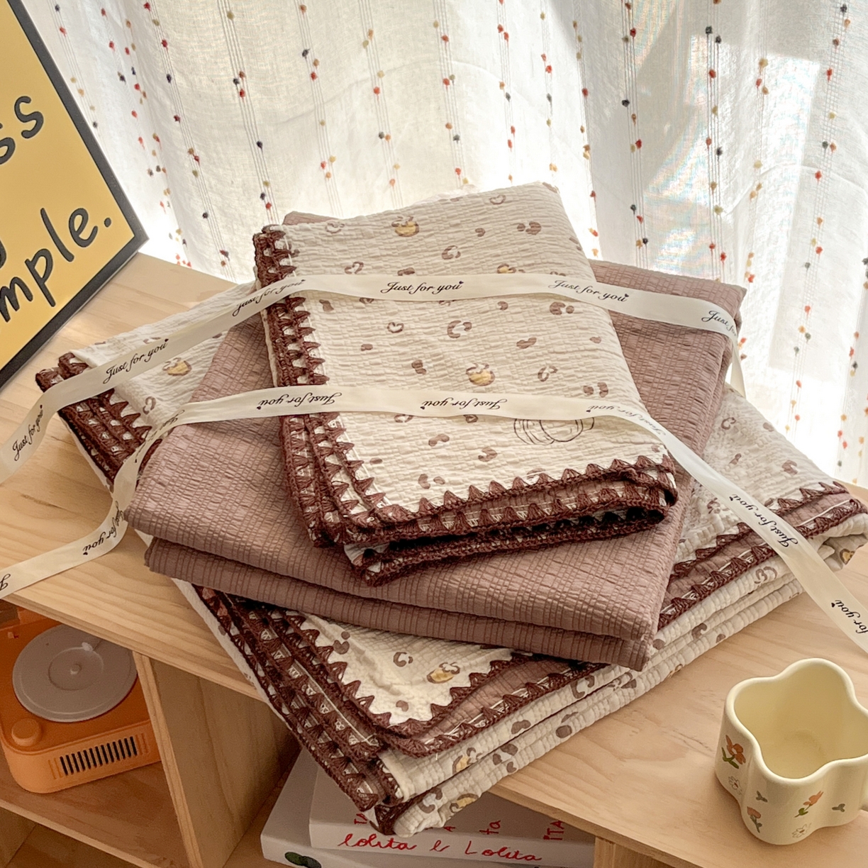 91家纺网 家纺一手货源 找家纺 慕澄家纺 2026新款小清新印花泡芙纱贝壳边四件套 栗栗南瓜派