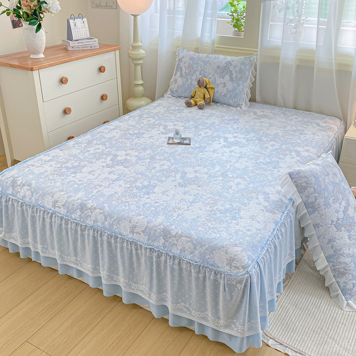 91家纺网 家纺一手货源 找家纺 伊人坊 2026新款A类550克凉感提花值过0.21冰豆豆家用凉席子三件套夏季-床裙款 繁花-蓝