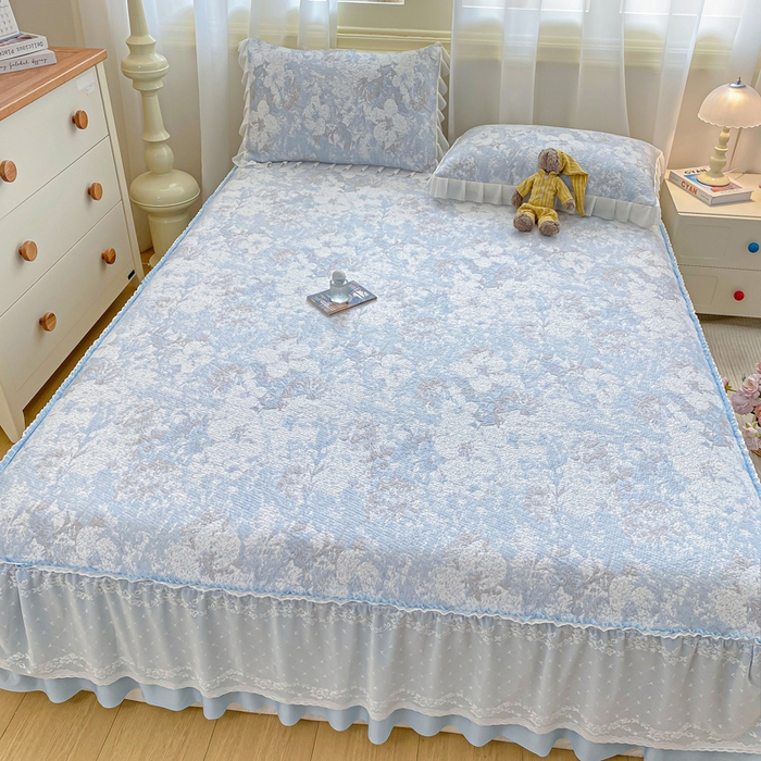 91家纺网 家纺一手货源 找家纺 伊人坊 2026新款A类550克凉感提花值过0.21冰豆豆家用凉席子三件套夏季-床裙款 繁花-蓝