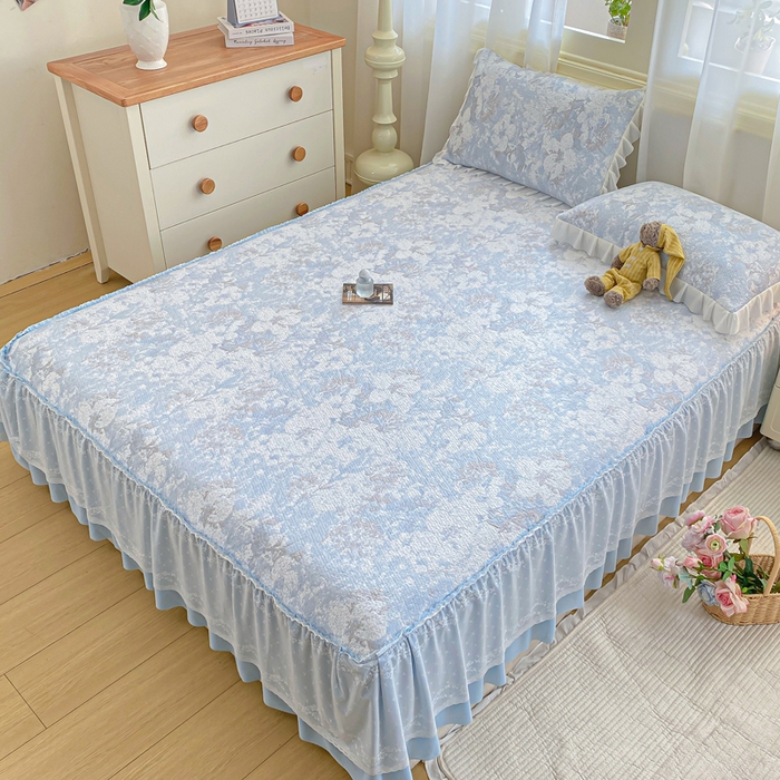 91家纺网 家纺一手货源 找家纺 伊人坊 2026新款A类550克凉感提花值过0.21冰豆豆家用凉席子三件套夏季-床裙款 繁花-蓝