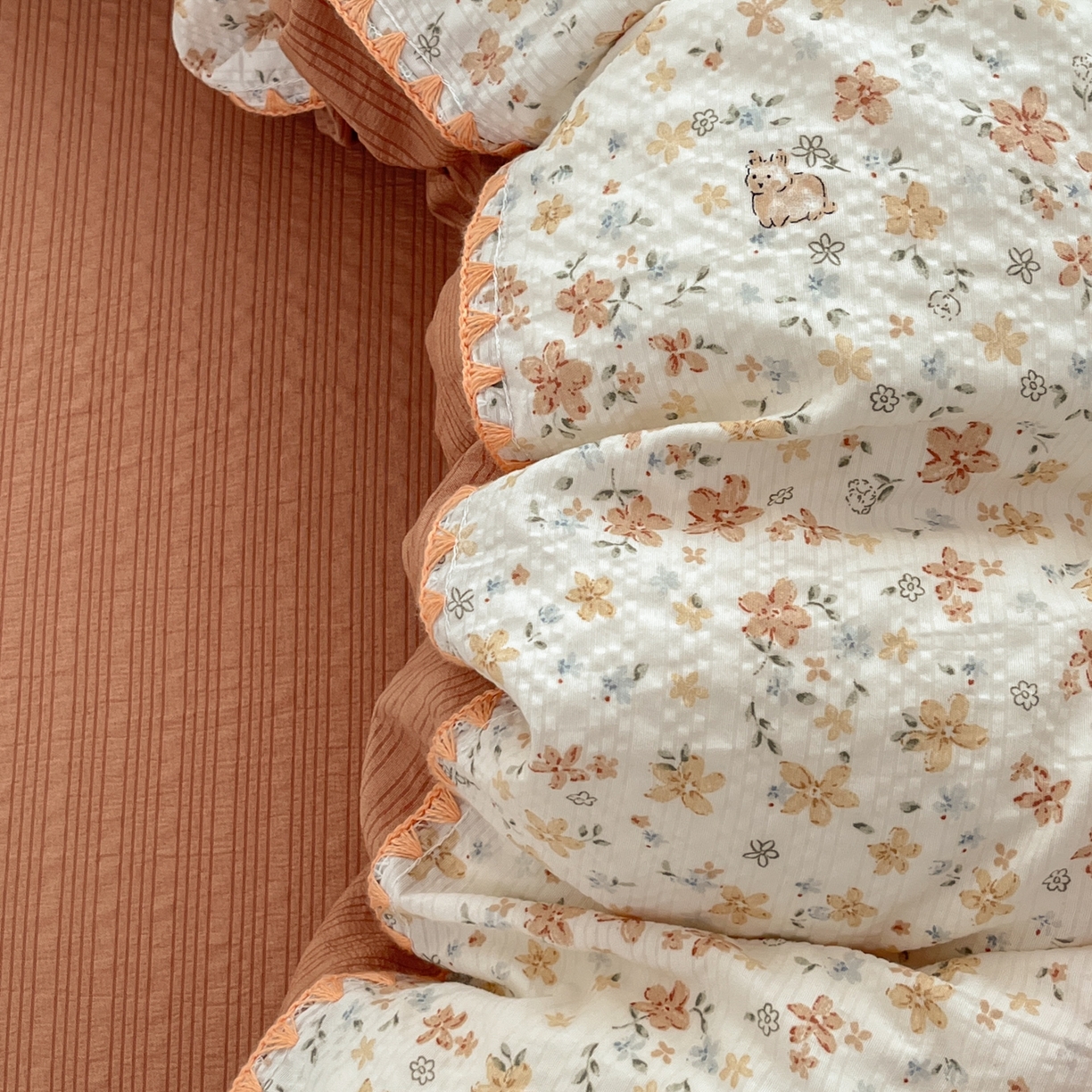 91家纺网 家纺一手货源 找家纺 慕澄家纺 2026新款小清新印花泡芙纱贝壳边四件套 奶橘小甜梦