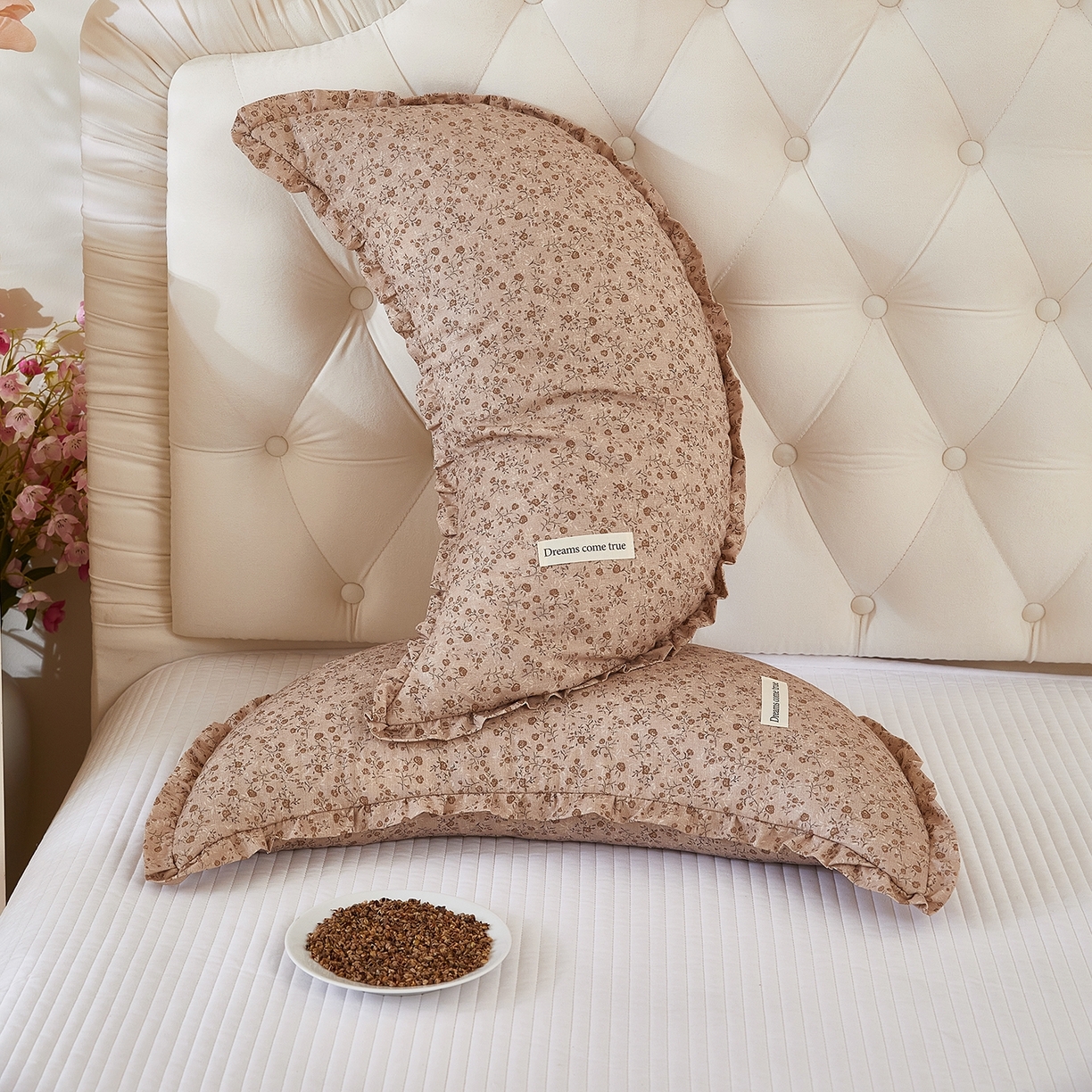 91家纺网 家纺一手货源 找家纺 （总）梦叶草 2026新款全棉碎花月牙花边荞麦枕