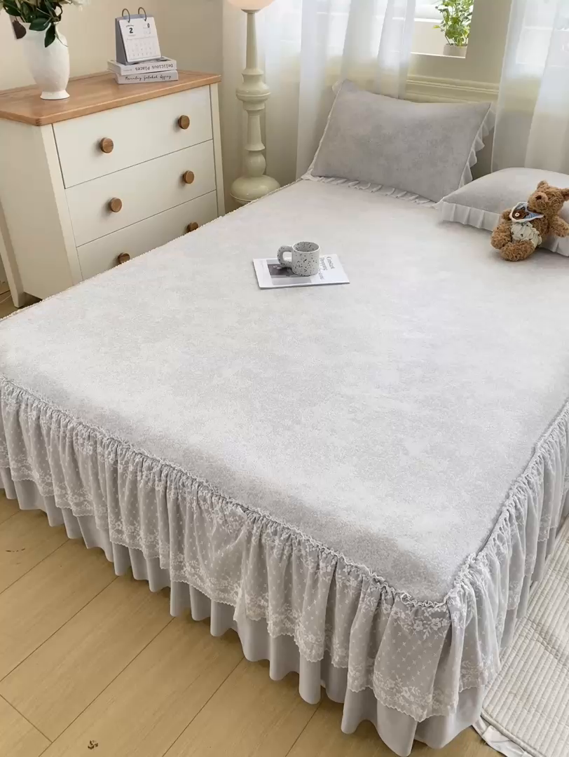 91家纺网 家纺一手货源 找家纺 伊人坊 2026新款A类550克凉感提花值过0.21冰豆豆家用凉席子三件套夏季-床裙款 繁花－灰