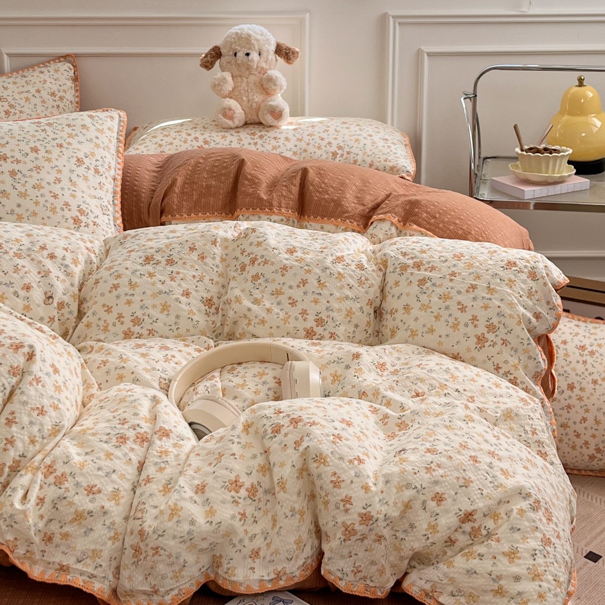 91家纺网 家纺一手货源 找家纺 慕澄家纺 2026新款小清新印花泡芙纱贝壳边四件套 奶橘小甜梦