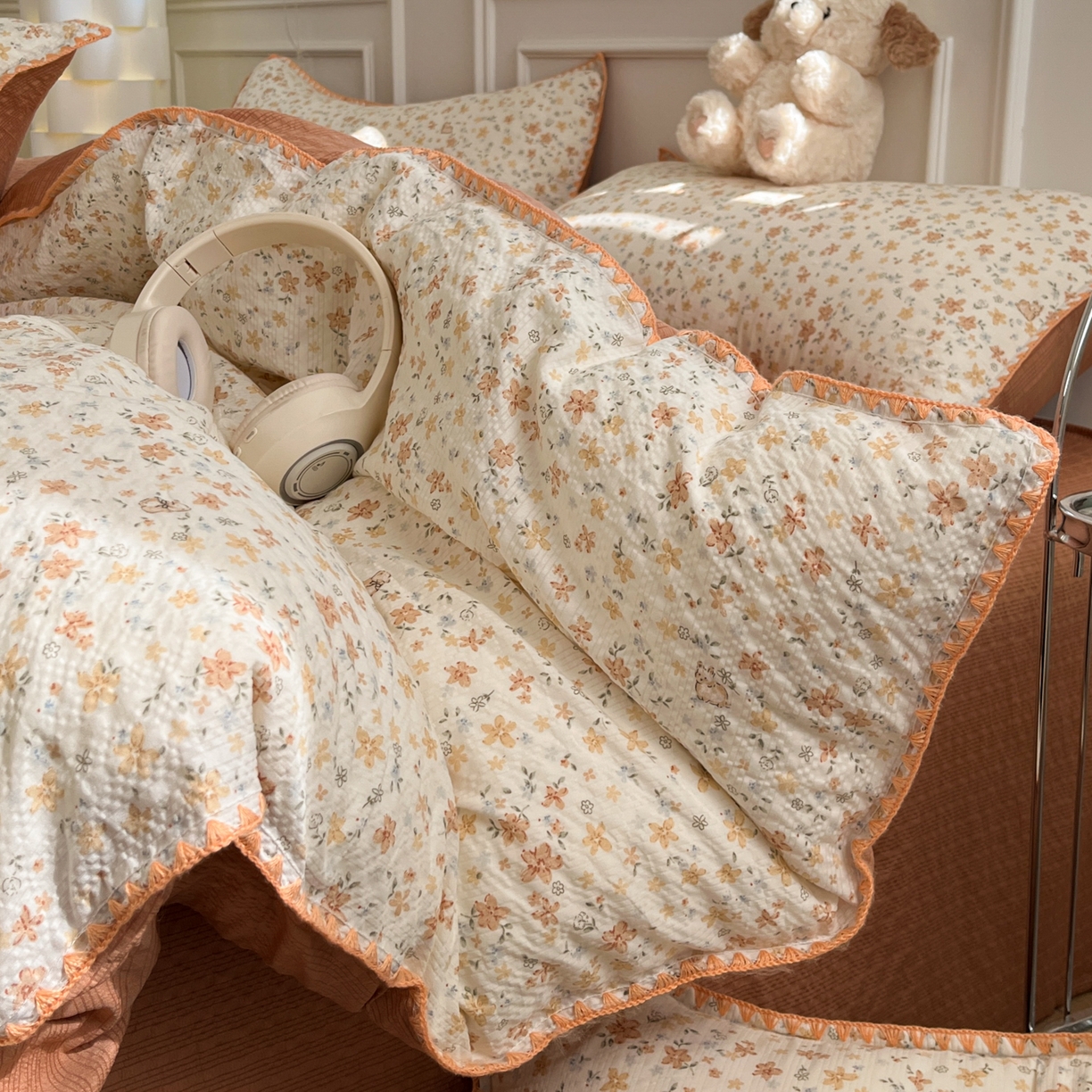 91家纺网 家纺一手货源 找家纺 慕澄家纺 2026新款小清新印花泡芙纱贝壳边四件套 奶橘小甜梦