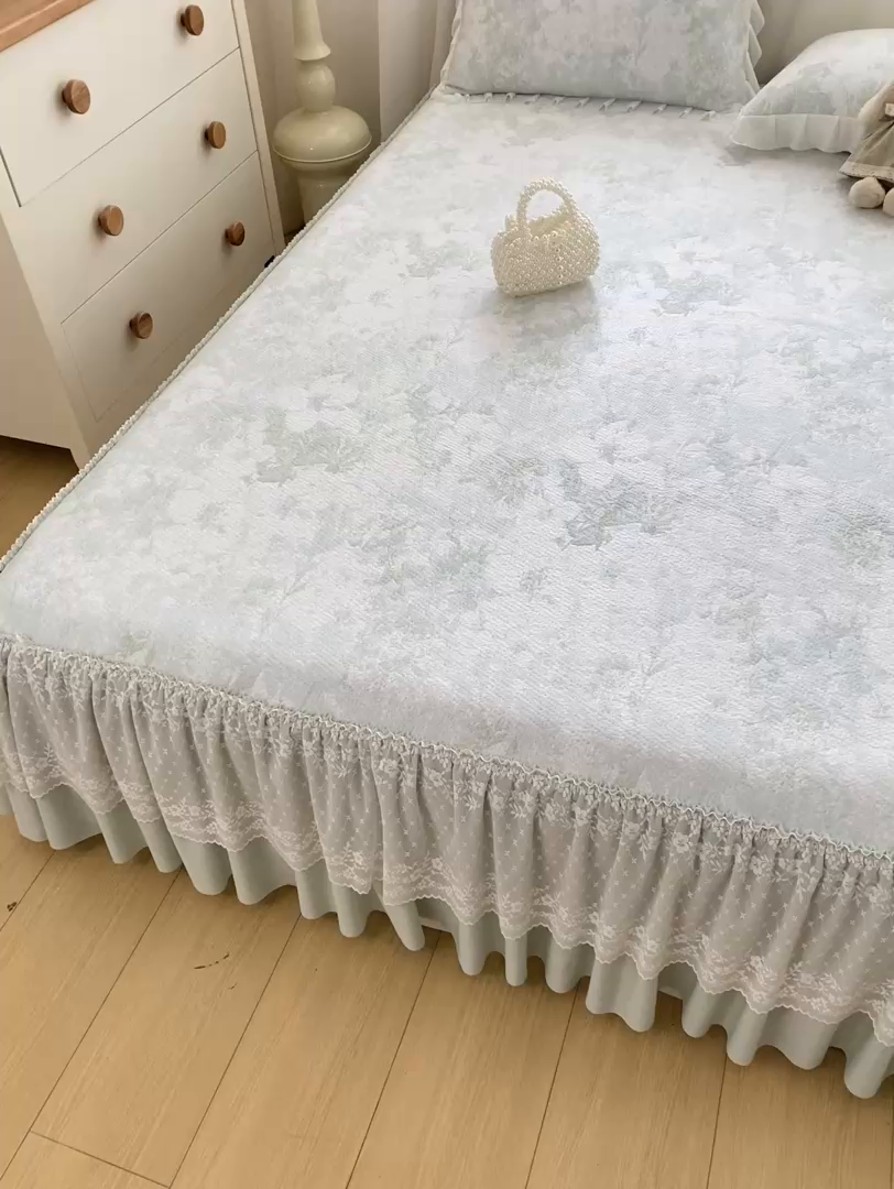 91家纺网 家纺一手货源 找家纺 伊人坊 2026新款A类550克凉感提花值过0.21冰豆豆家用凉席子三件套夏季-床裙款 繁花-绿