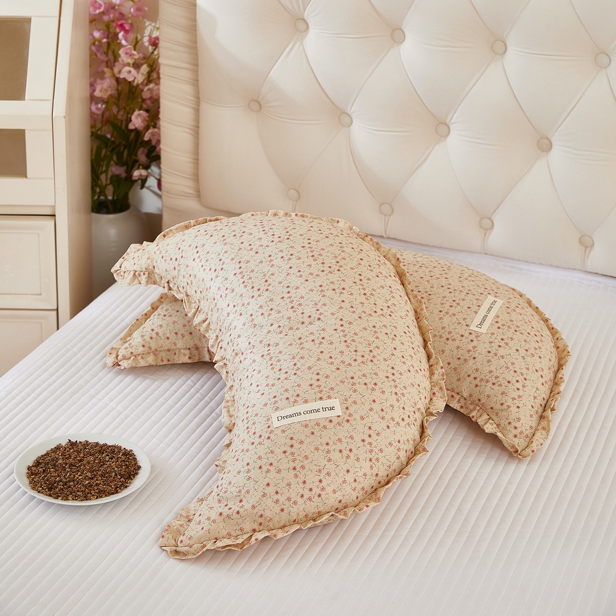 91家纺网 家纺一手货源 找家纺 （总）梦叶草 2026新款全棉碎花月牙花边荞麦枕