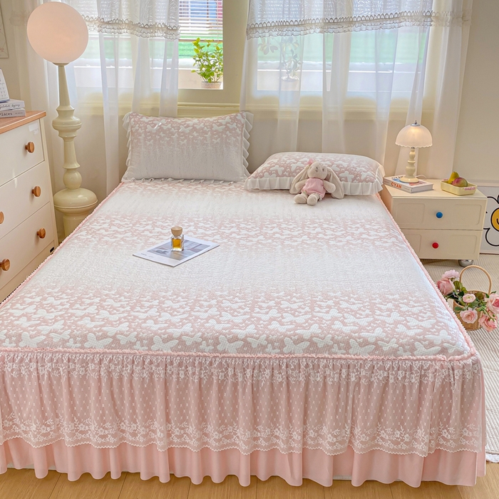 91家纺网 家纺一手货源 找家纺 伊人坊 2026新款A类550克凉感提花值过0.21冰豆豆家用凉席子三件套夏季-床裙款 花蝴蝶－粉