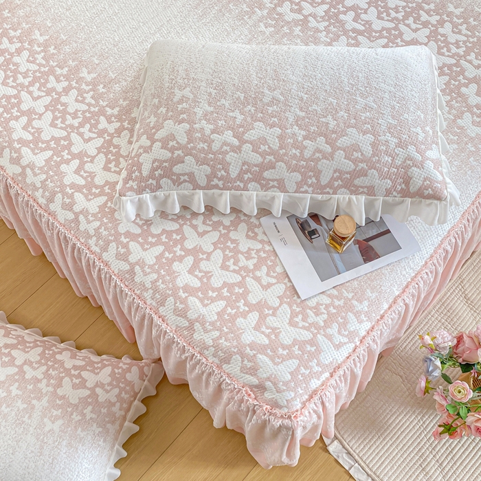 91家纺网 家纺一手货源 找家纺 伊人坊 2026新款A类550克凉感提花值过0.21冰豆豆家用凉席子三件套夏季-床裙款 花蝴蝶－粉