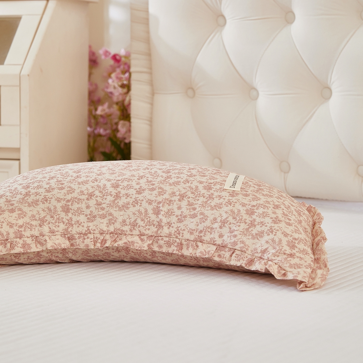 91家纺网 家纺一手货源 找家纺 梦叶草 2026新款全棉碎花月牙花边荞麦枕 全棉碎花月牙荞麦枕-碎花粉