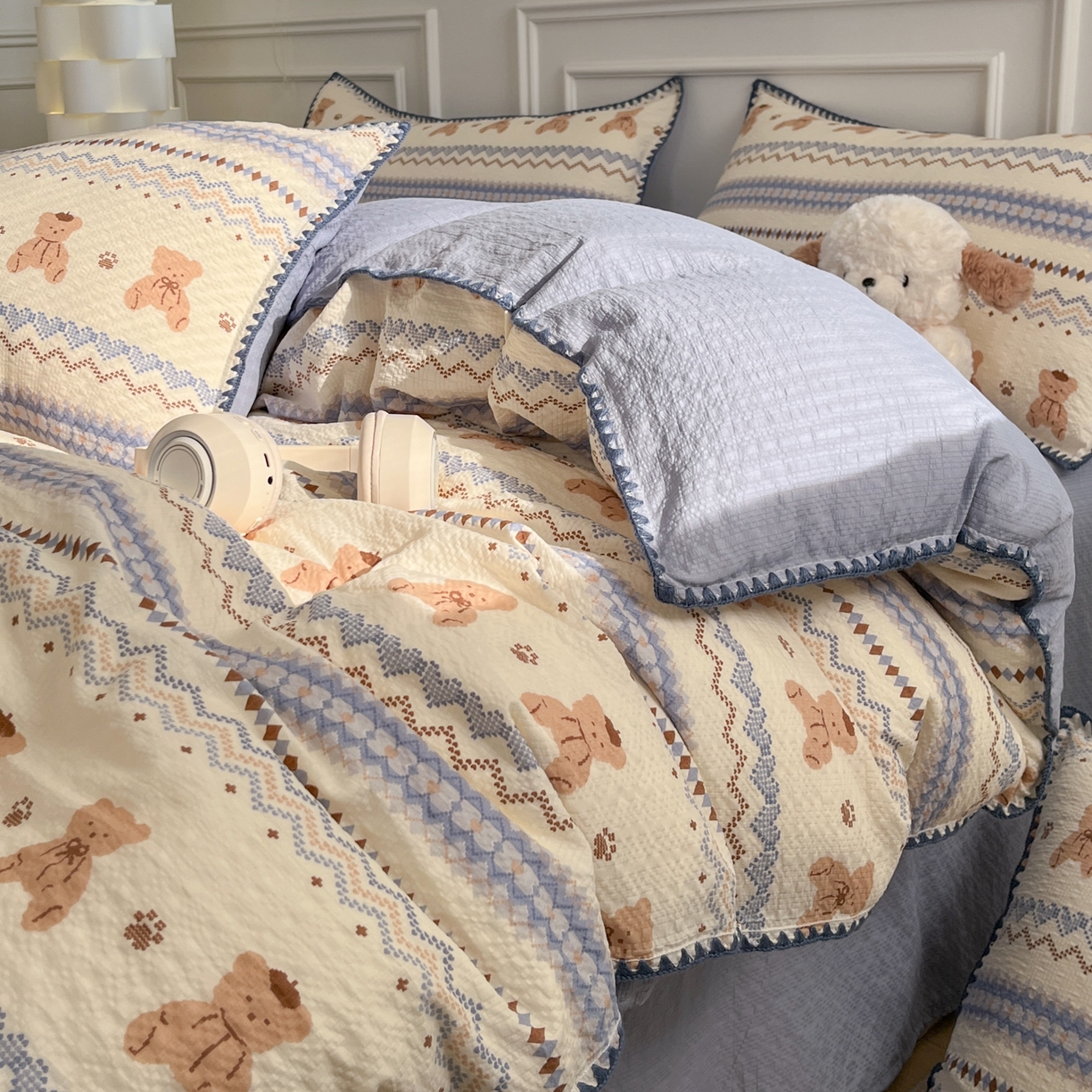 91家纺网 家纺一手货源 找家纺 慕澄家纺 2026新款小清新印花泡芙纱贝壳边四件套 奶蓝部落