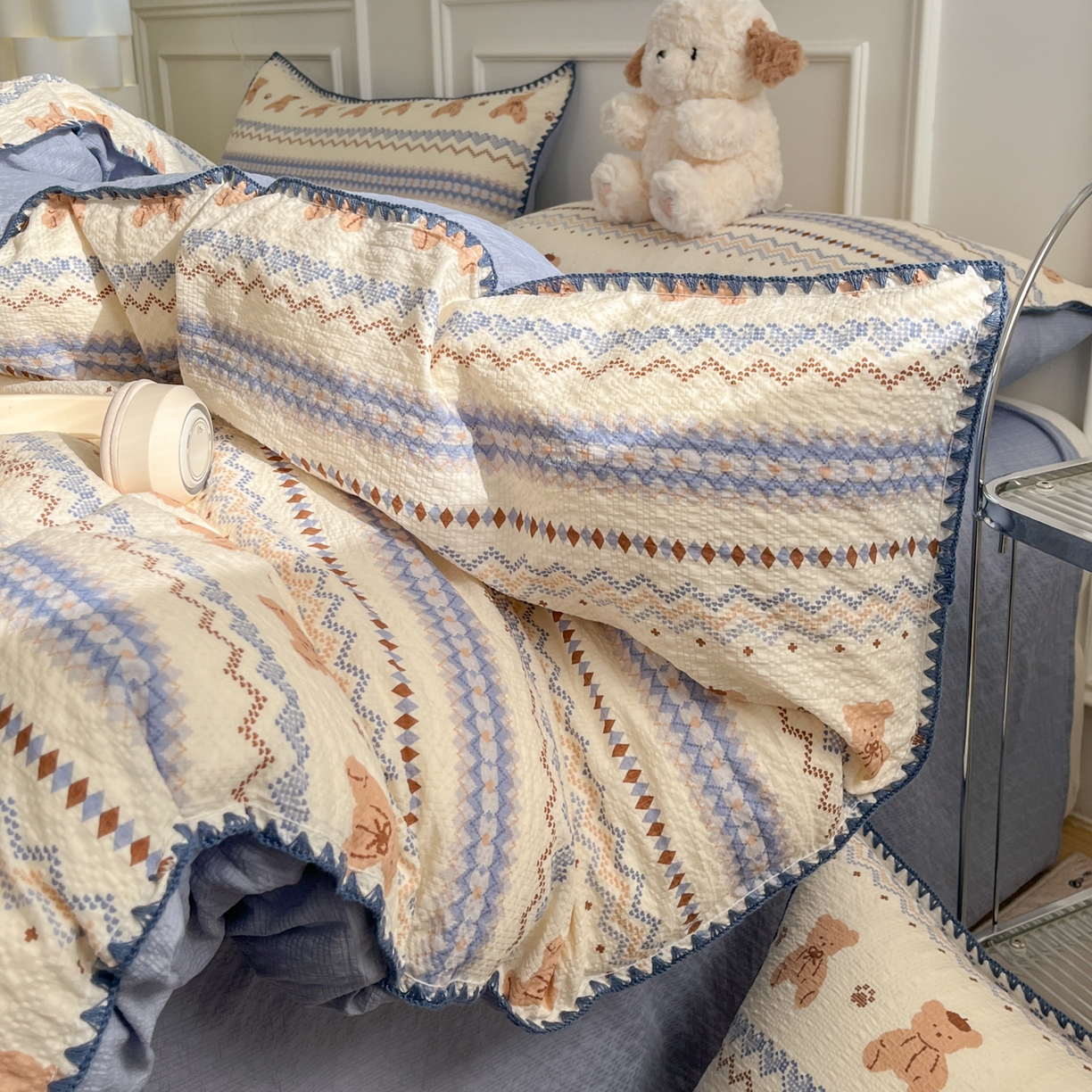 91家纺网 家纺一手货源 找家纺 慕澄家纺 2026新款小清新印花泡芙纱贝壳边四件套 奶蓝部落